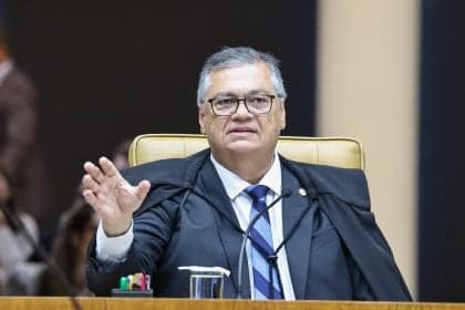 Flávio Dino suspende julgamento da Lei dos Royalties no STF