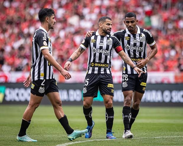Santos avança na Sul-Americana e agora mira duelo com o Mirassol pelo Brasileirão