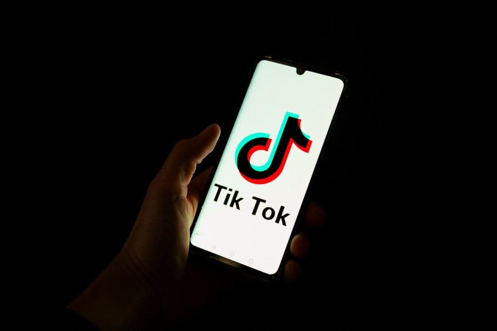 TikTok limita uso a duas horas diárias para adolescentes em acordo nos EUA