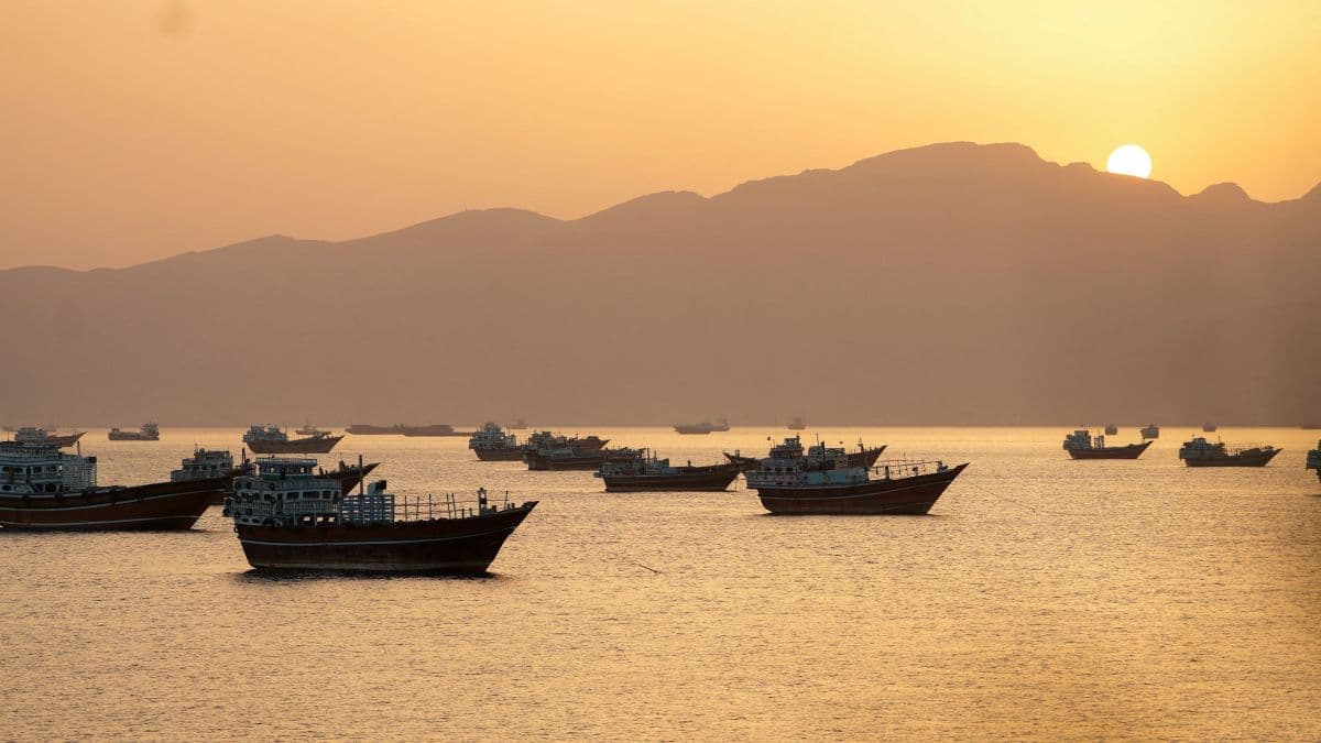 Três superpetroleiros esperam mais de dois meses no Golfo Pérsico