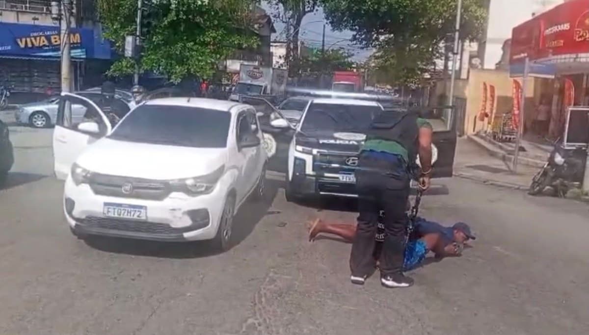 Dois membros do TCP detidos com carro furtado e munições no Rio