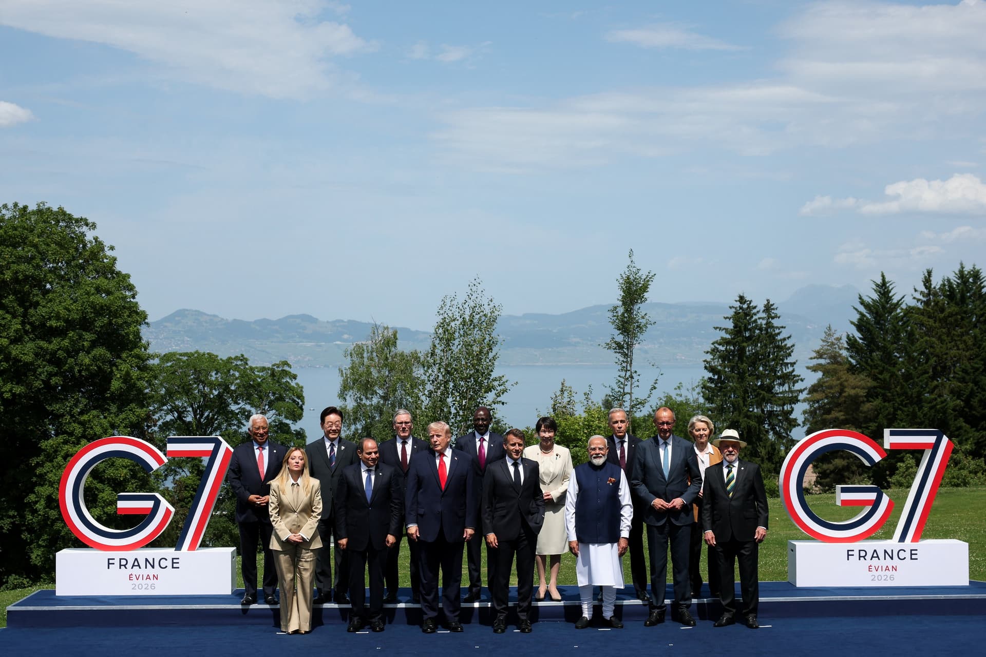 Lula e Trump participam da foto oficial do G7 em Evián