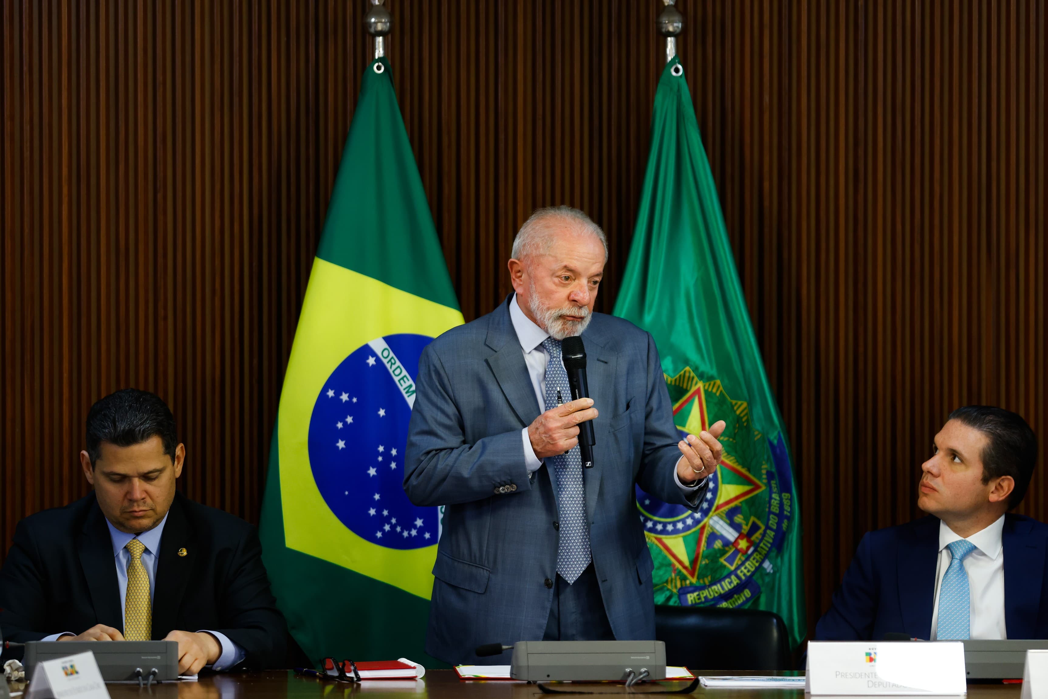 Lula busca apoio no Congresso para aprovar propostas antes da eleição