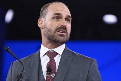 Eduardo Bolsonaro sugere comparação entre Pix e Zelle, gera críticas