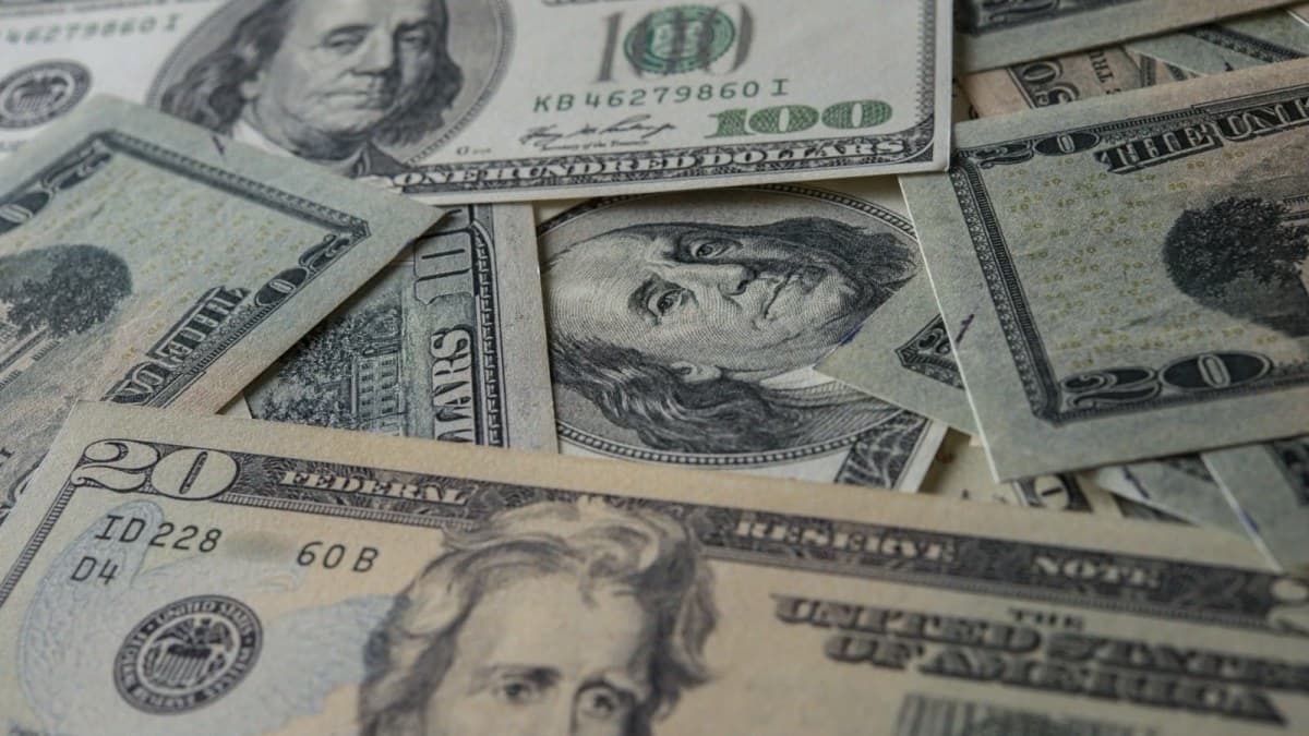 Dólar recua após deflação em agosto e fecha a R$ 5,1414
