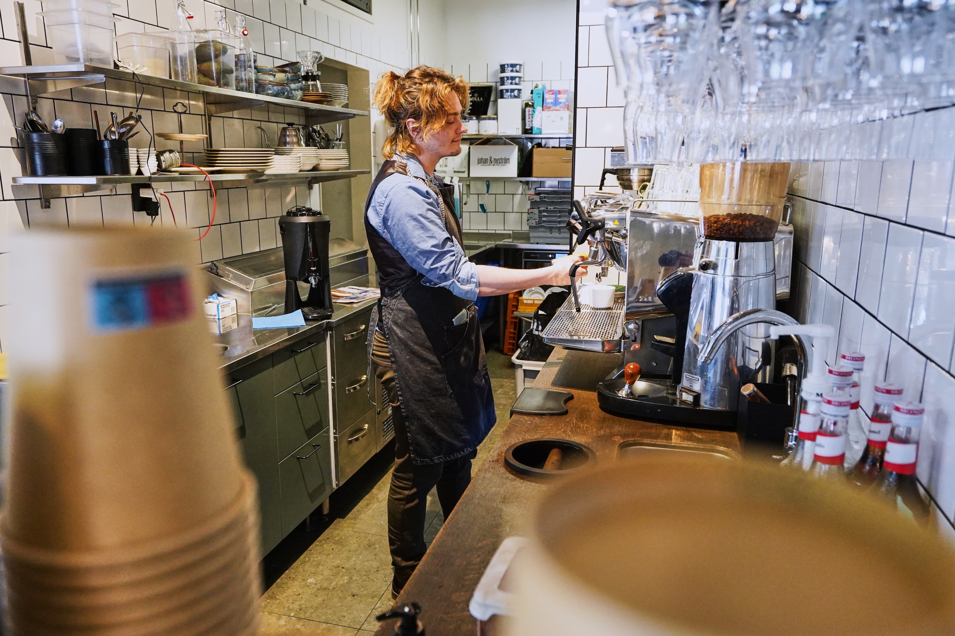 Café em Estocolmo é gerido por inteligência artificial chamada Mona
