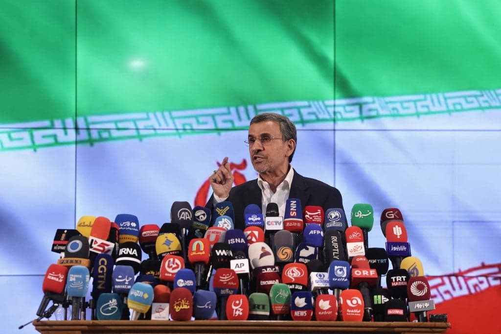 Mahmoud Ahmadinejad sob prisão domiciliar após contatos com Israel