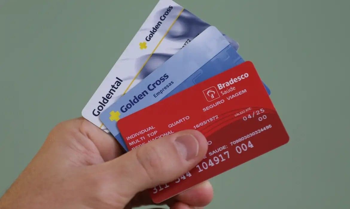 Reajustes de planos de saúde podem chegar a 20% em 2026