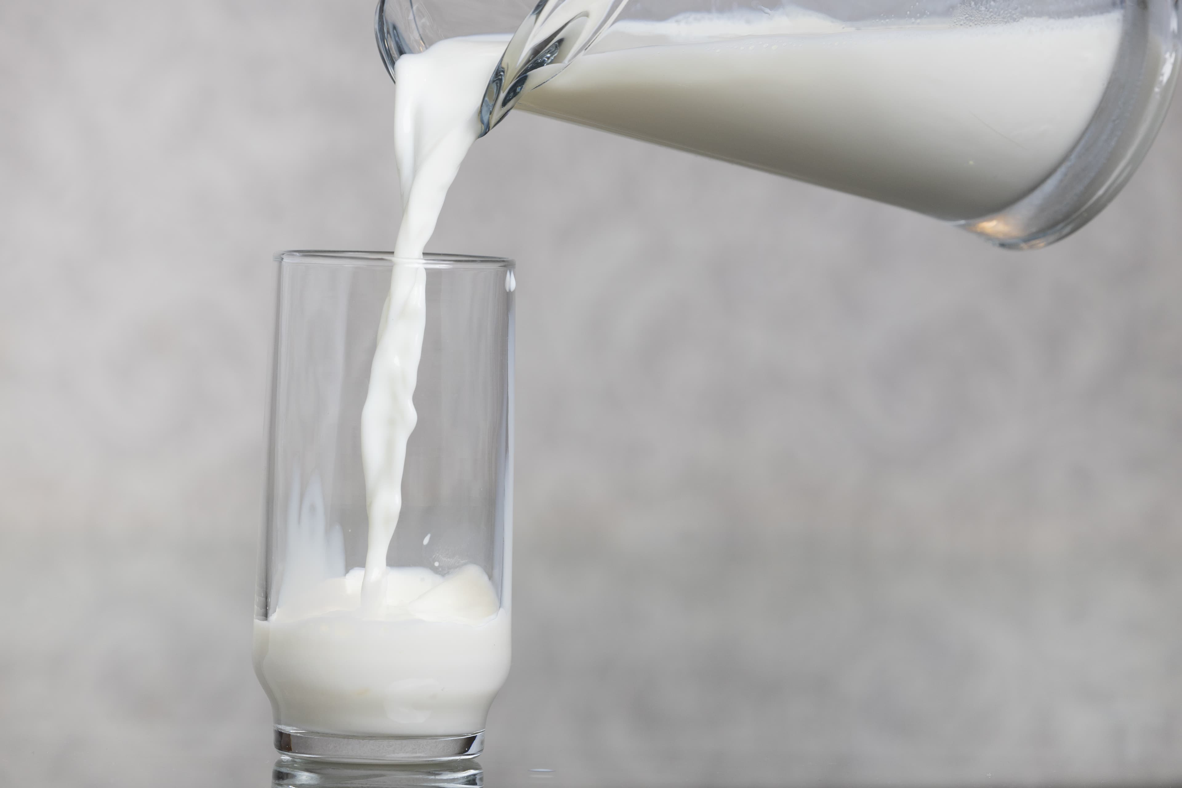Leite UHT tem alta de 18,3% e impacta preços de alimentos básicos