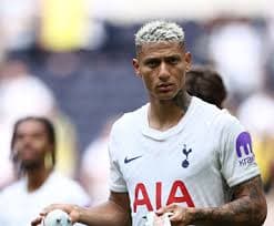 Richarlison é punido por avançar sinal vermelho em Londres