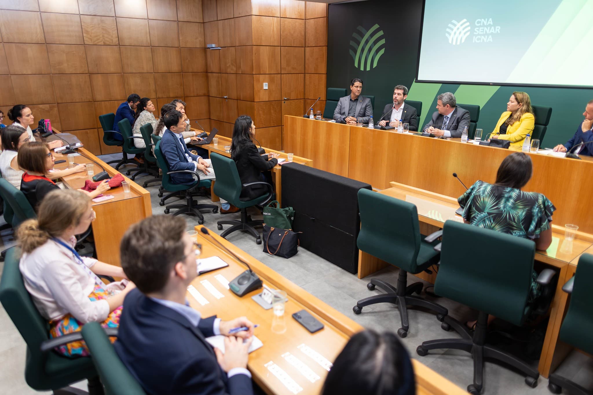 CNA dialoga com embaixadas sobre sistema sanitário de carnes do Brasil