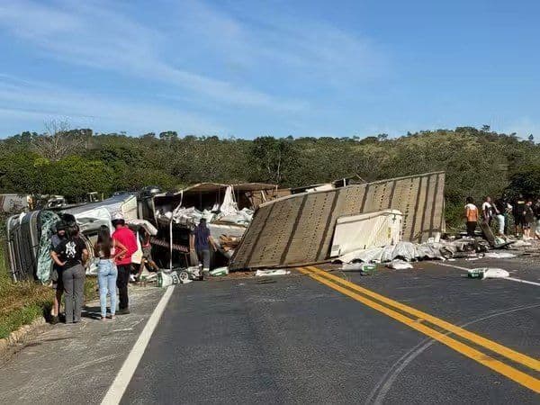 Acidente grave na BR-251 resulta em duas mortes e vários feridos