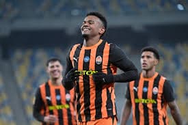 Andrey Santos brilha com dois gols e se destaca no Shakhtar