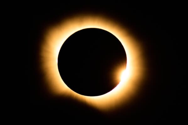 Eclipse solar total reúne milhões na Europa