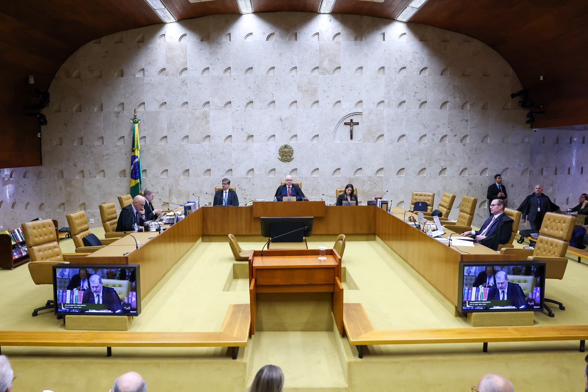 STF retoma sessões após mensagens polêmicas entre Vorcaro e Moraes