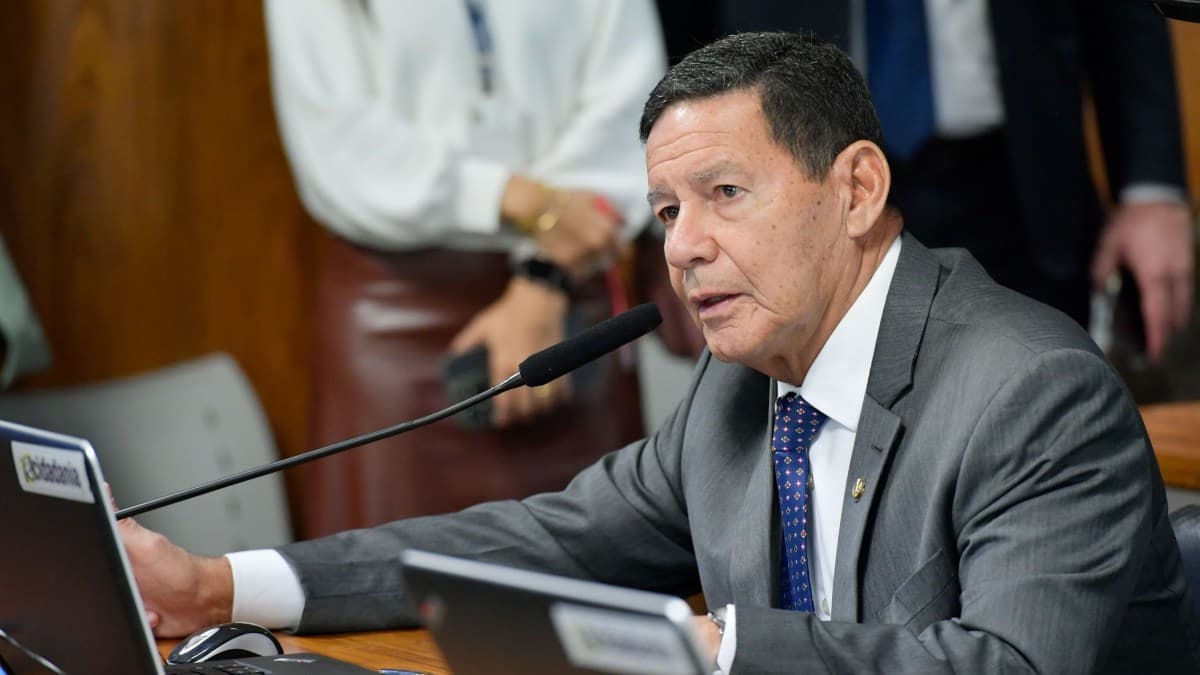 Mourão propõe envolvimento do Conselho de Defesa em política mineral