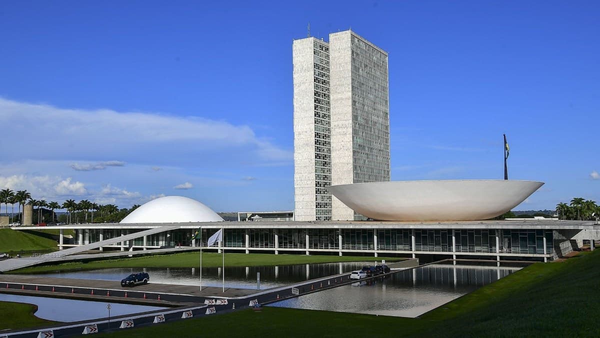 Temperaturas elevadas e céu claro dominam Brasília nesta semana