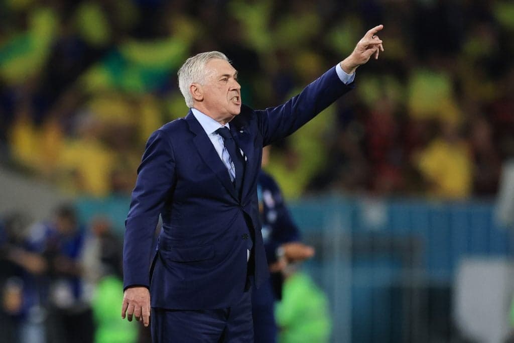 Ancelotti mantém convite a Danilo, que renovará com o Flamengo