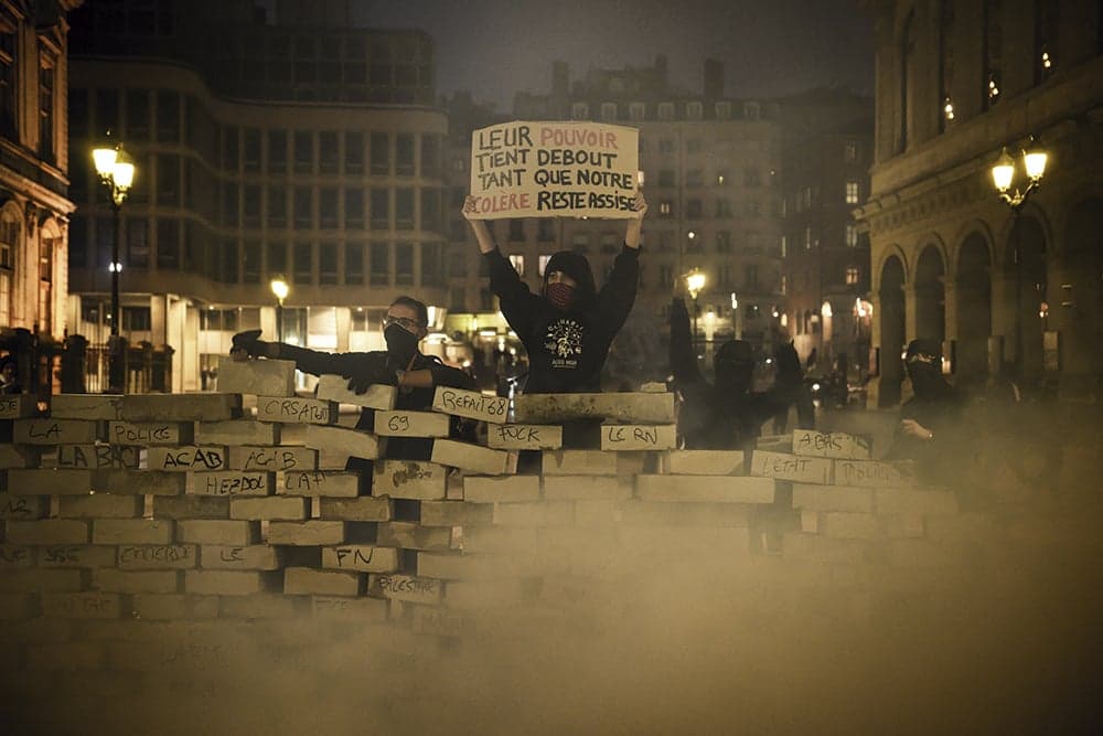Protestos e tensões sociais marcam a Europa diante de crise econômica