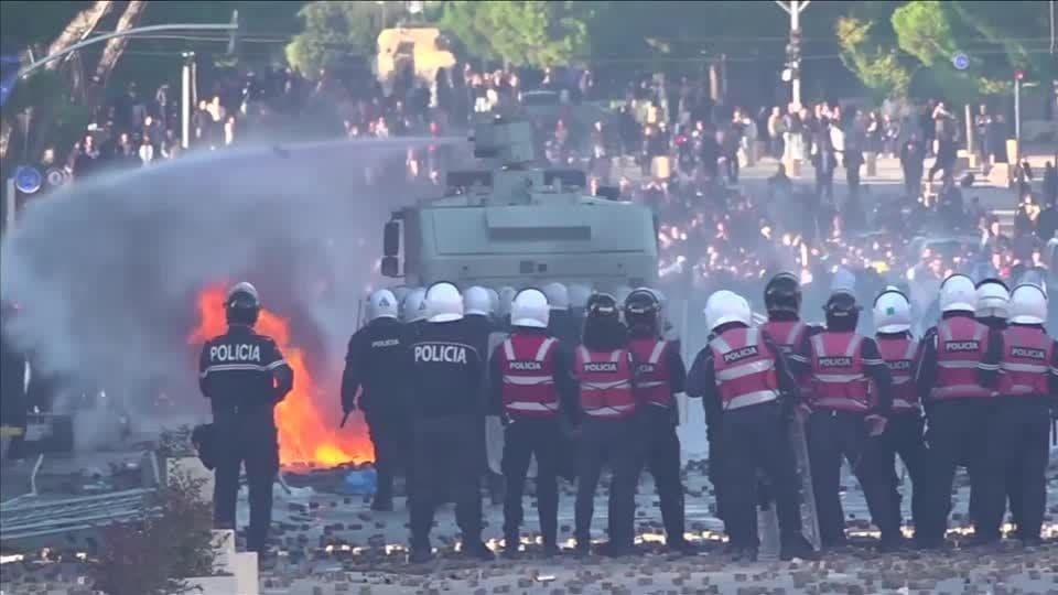 Protestos antigovernamentais provocam tumultos em diversas cidades europeias