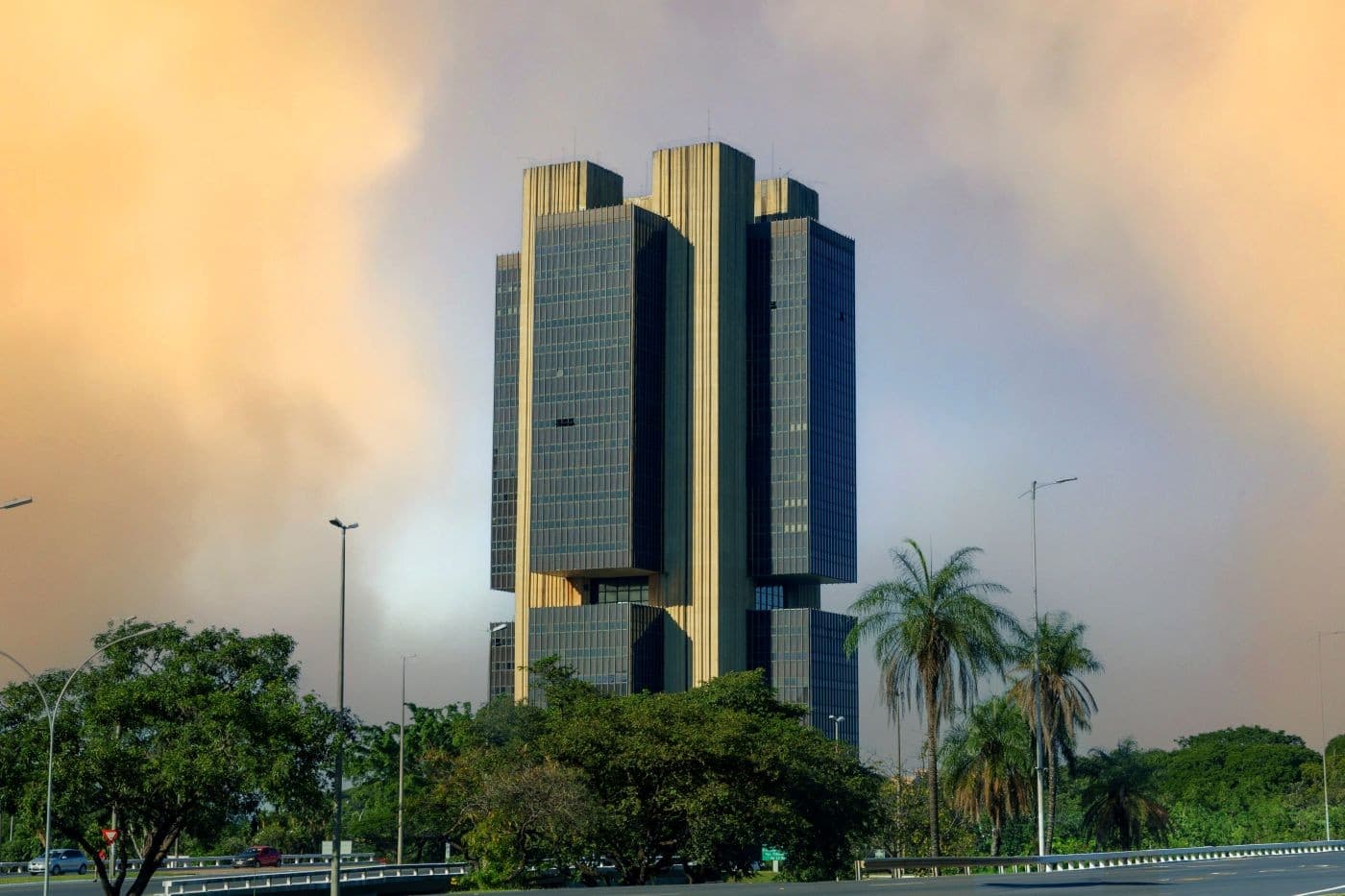 Copom deve reduzir taxa de juros para 13,75% nesta quarta-feira