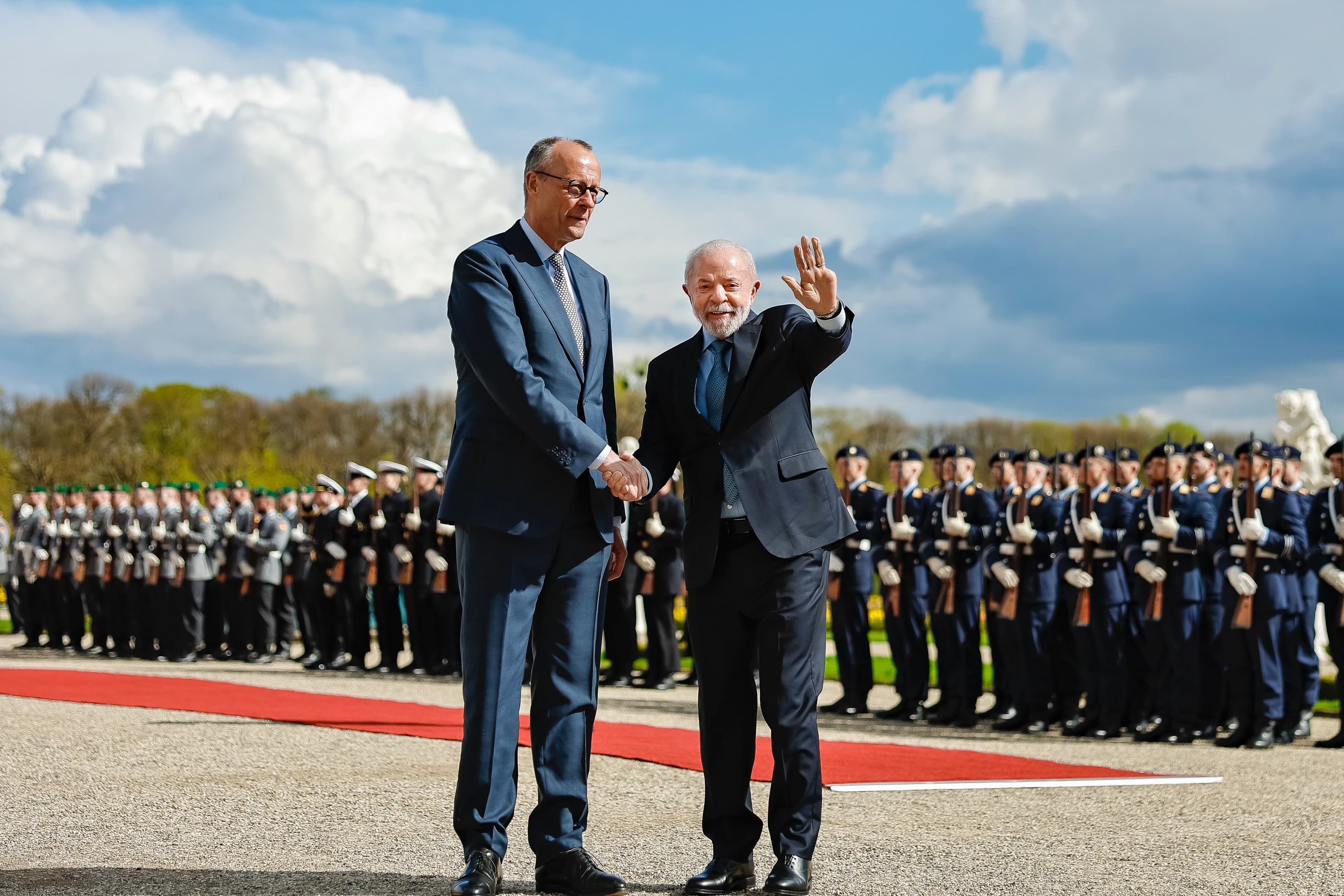 Lula chega à Alemanha em busca de parcerias tecnológicas