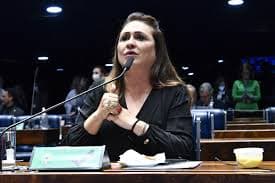 Kátia Abreu critica estratégia da campanha de Lula em reunião do PT