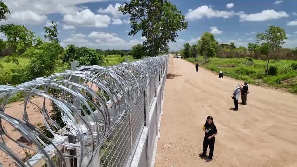 Tailândia constrói cerca na fronteira com Camboja após confrontos