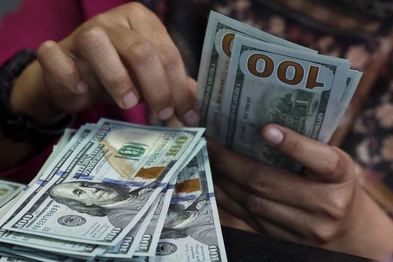 Dólar encerra em alta e estabilidade é observada nesta quarta