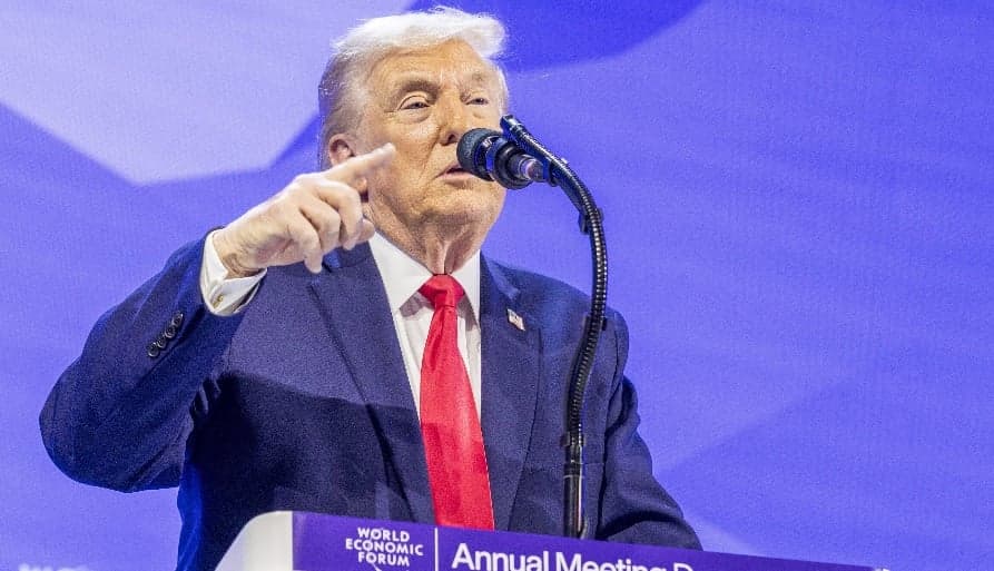 Trump amplia cessar-fogo com Irã, mas Estreito de Ormuz segue fechado