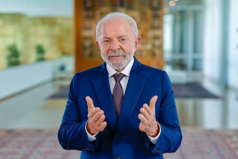 Lula pressiona Banco Central por redução dos juros altos