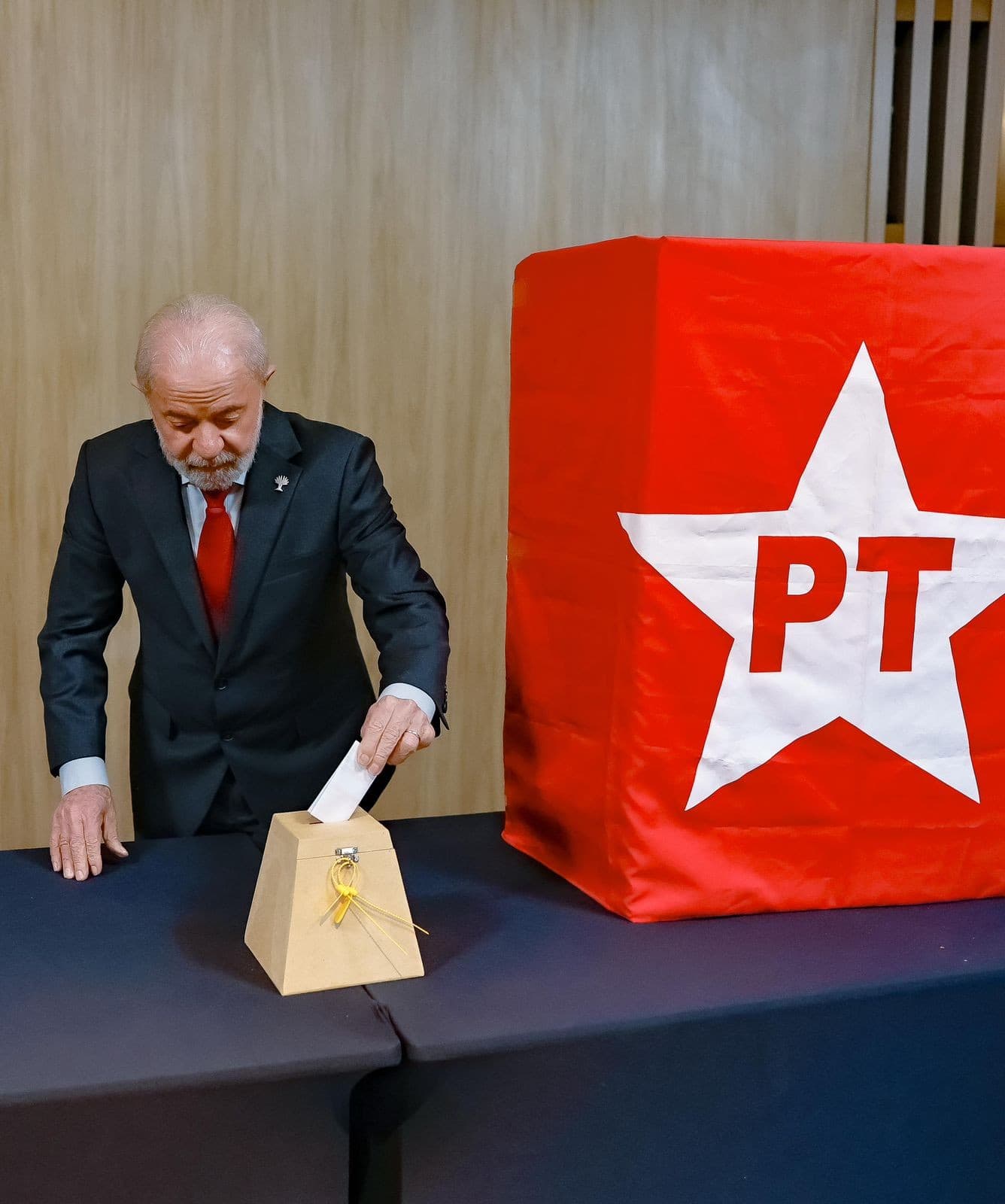 PT planeja estratégias eleitorais em meio a desafios de popularidade