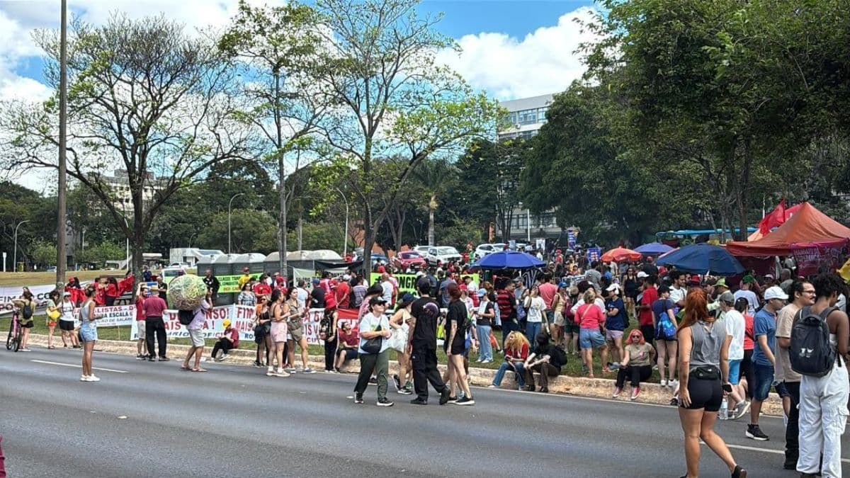 Movimentos sociais realizam protestos pelo Dia do Trabalhador