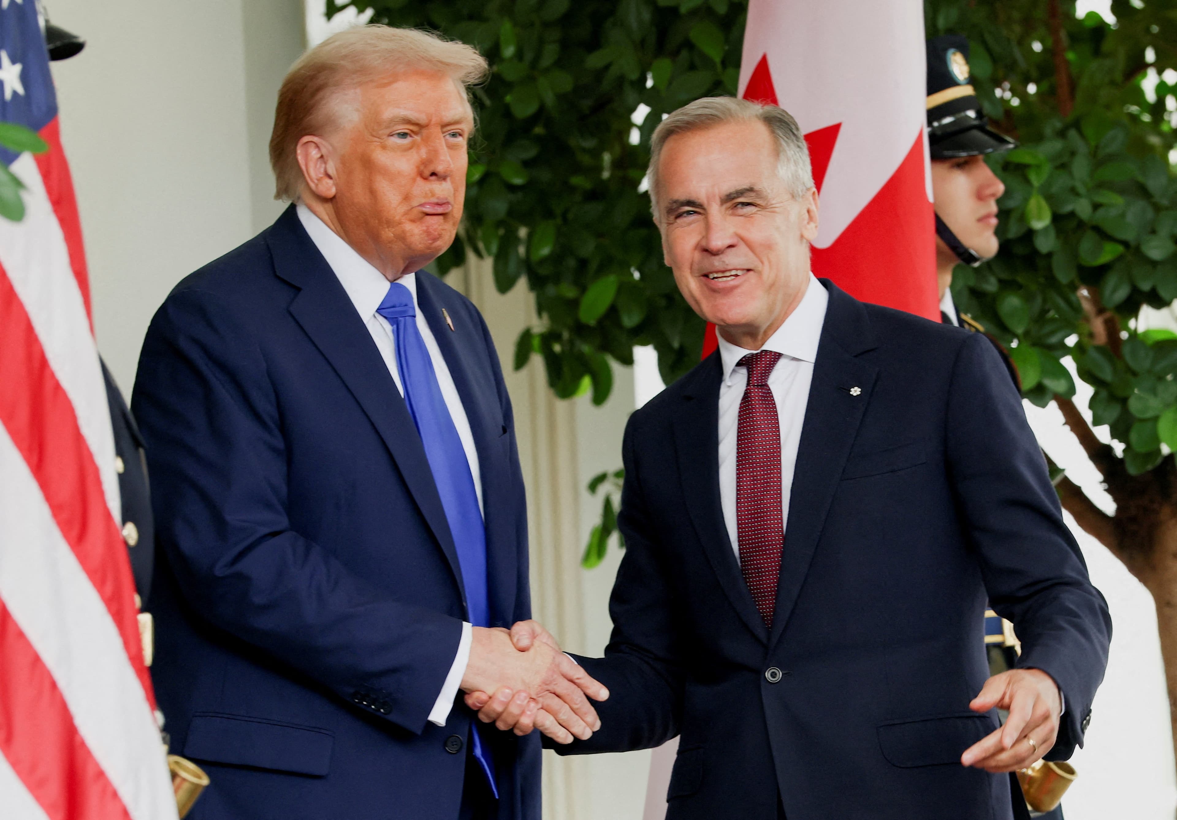 Trump inicia guerra econômica contra Irã e provoca retaliação do Canadá