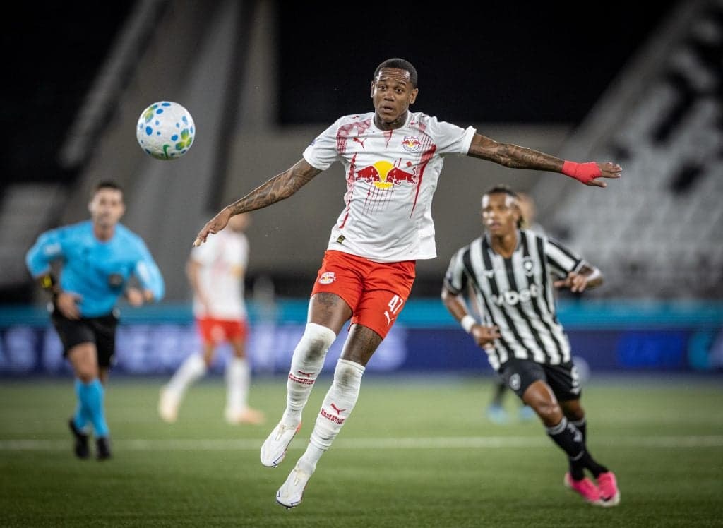 CBF reconhece erro na expulsão de Wallace Yan após jogo entre Botafogo e Bragantino