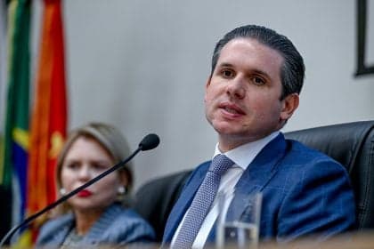 Hugo Motta mantém votação da PEC sobre jornada de trabalho