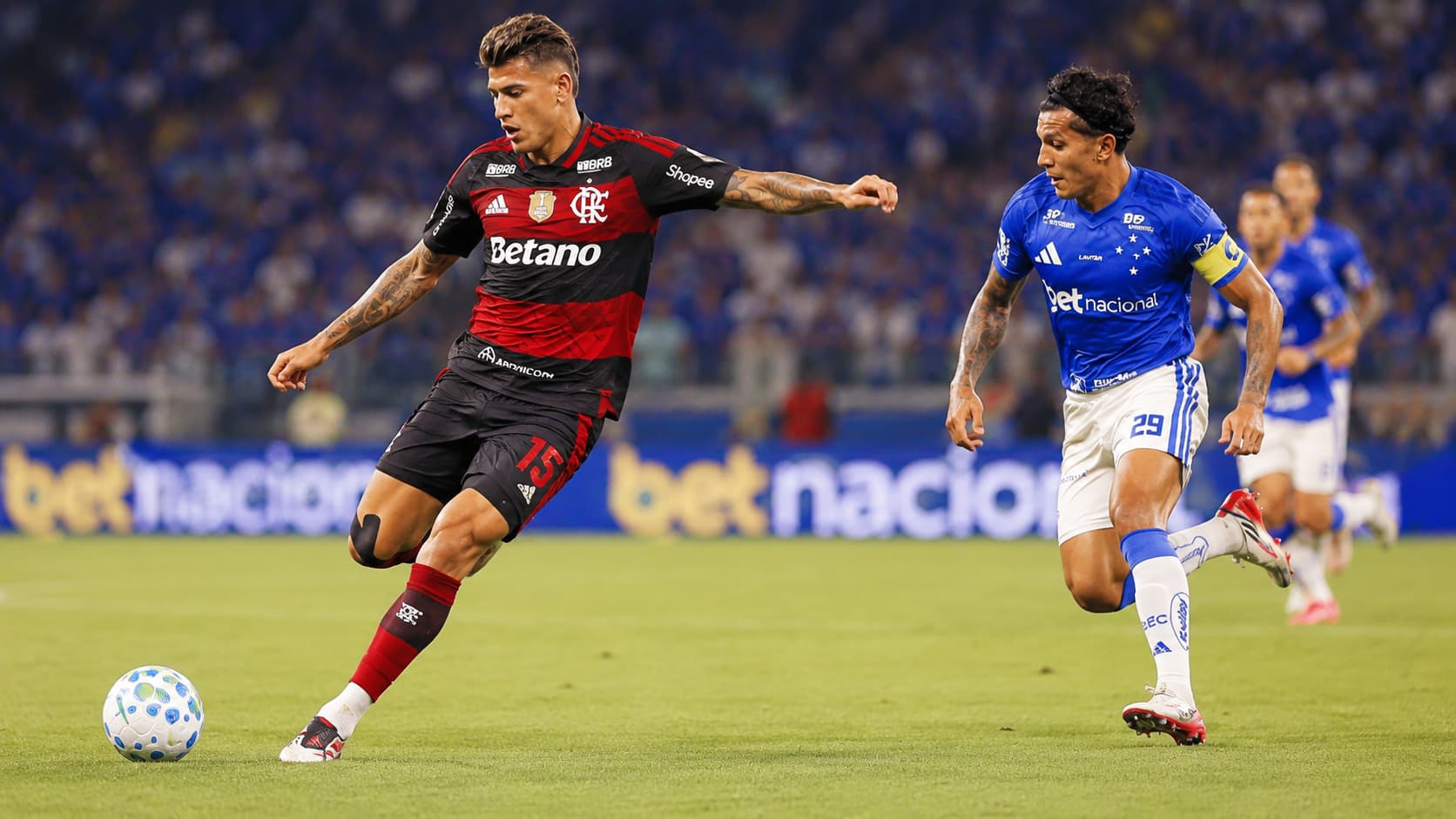 Flamengo recebe Gonzalo Plata de volta após Dinamo de Moscou abortar contratação; clube oficializa Anthony Valencia e Joaquín Freitas