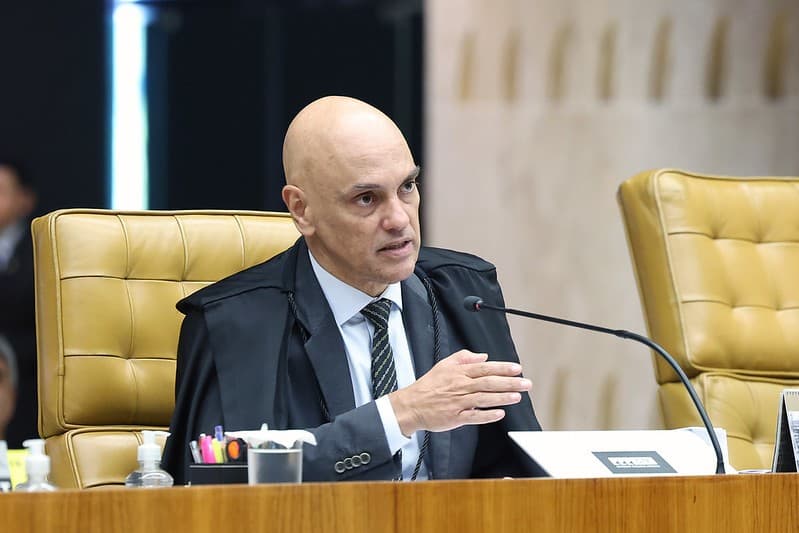 Eduardo Bolsonaro é condenado por coação em processo golpista