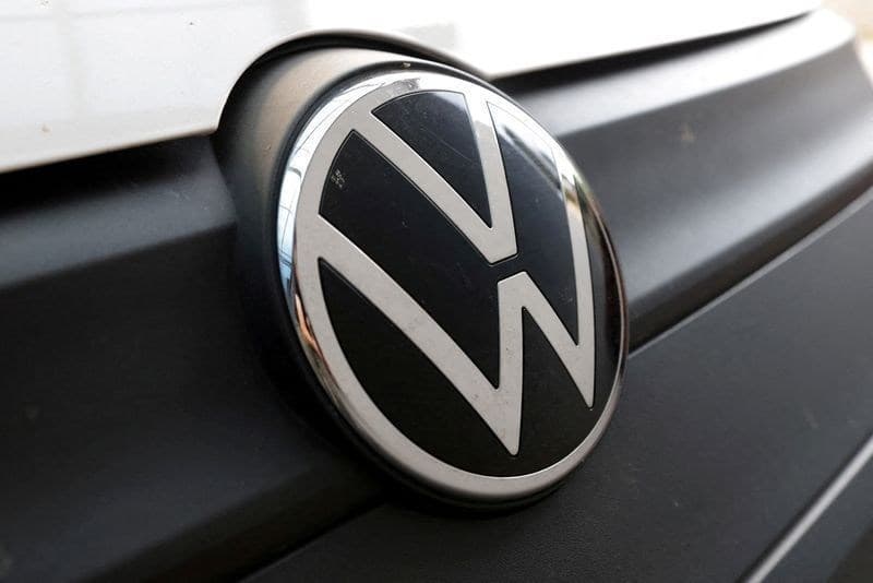 Volkswagen reduz previsões e ações caem após anúncio de prejuízos