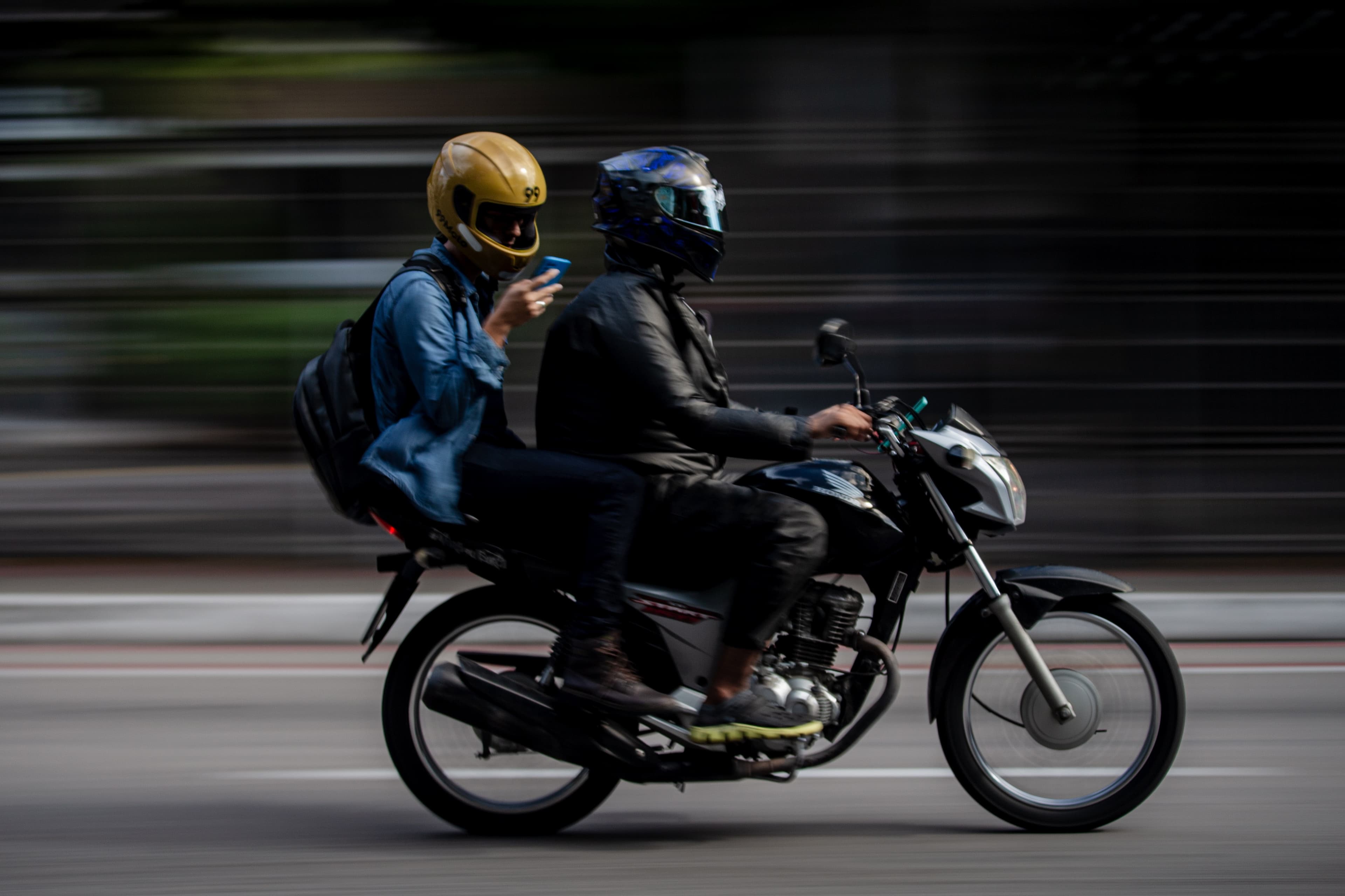 Lula lança crédito para motos e bicicletas elétricas para entregadores