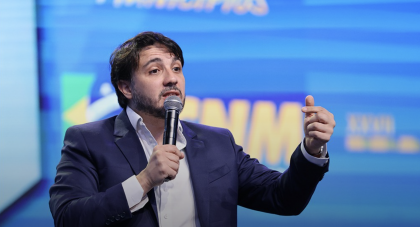Candidatos à direita enfrentam desafios em meio a crise política