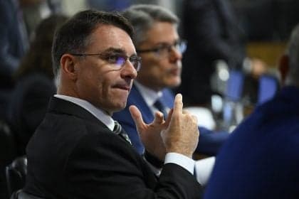 Flávio Bolsonaro Enfrenta Rejeição e Baixa Popularidade em Pesquisa