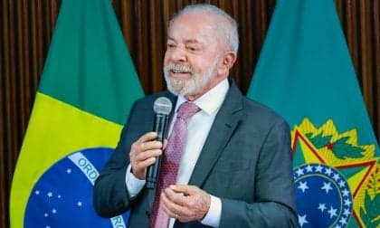 Lula zera imposto em compras internacionais até 50 dólares