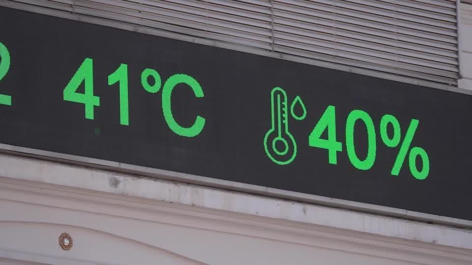 Onda de calor inibe moradores de Hanói com temperaturas extremas
