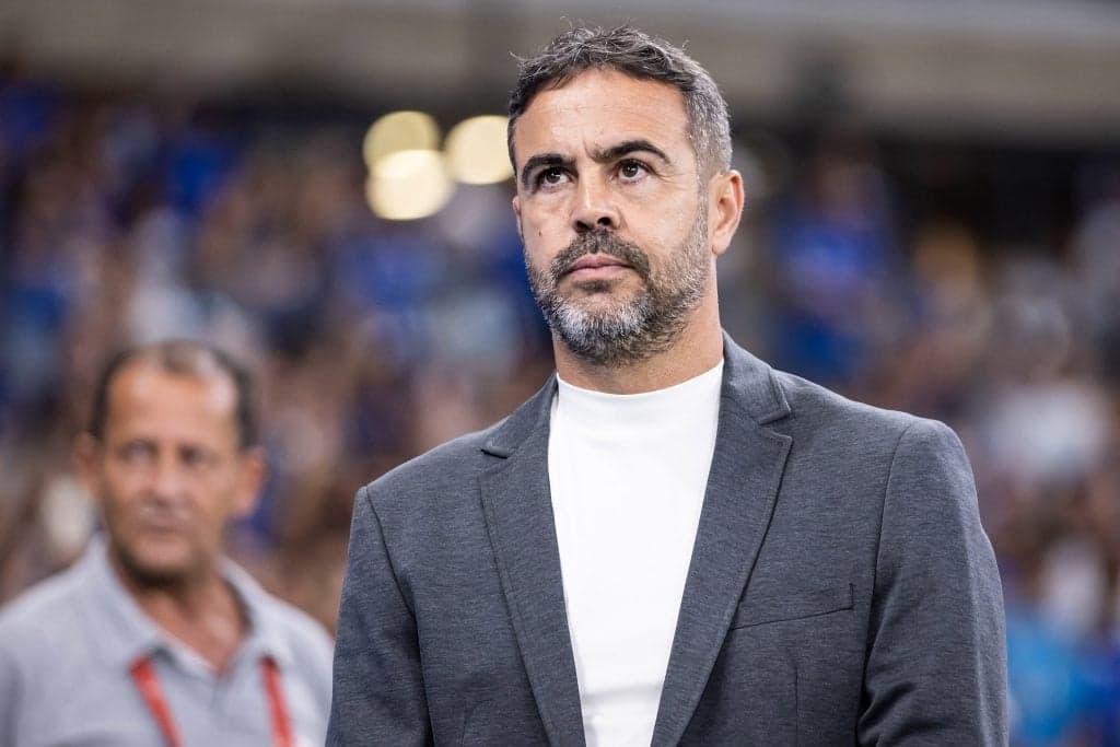 Artur Jorge critica desempenho do Cruzeiro em derrota para o Santos