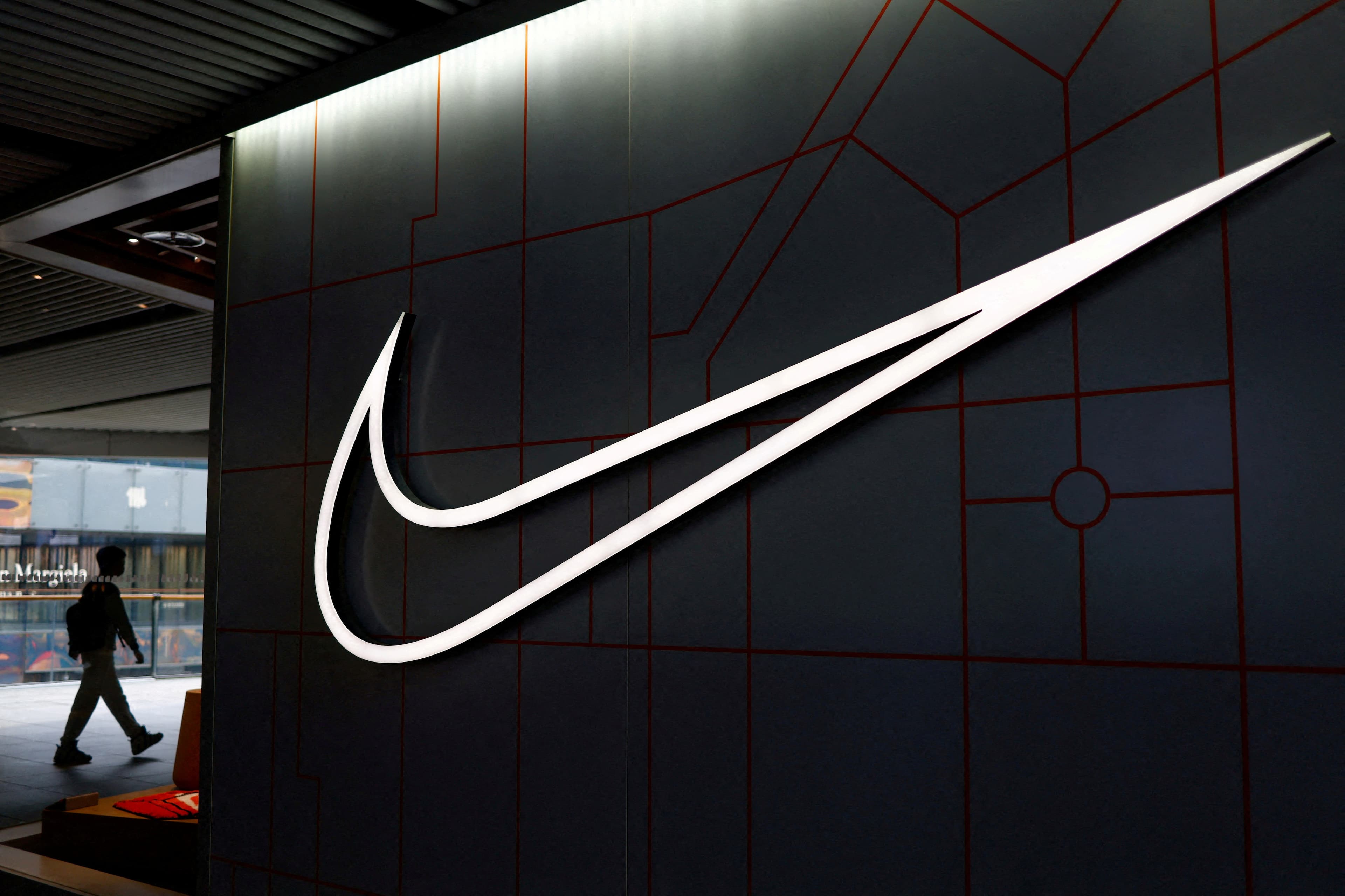 Nike corta 1.400 empregos para reestruturar operações em 2026
