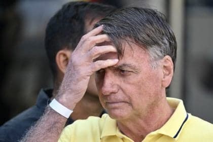 Bolsonaro recebe autorização médica para cirurgia no ombro direito