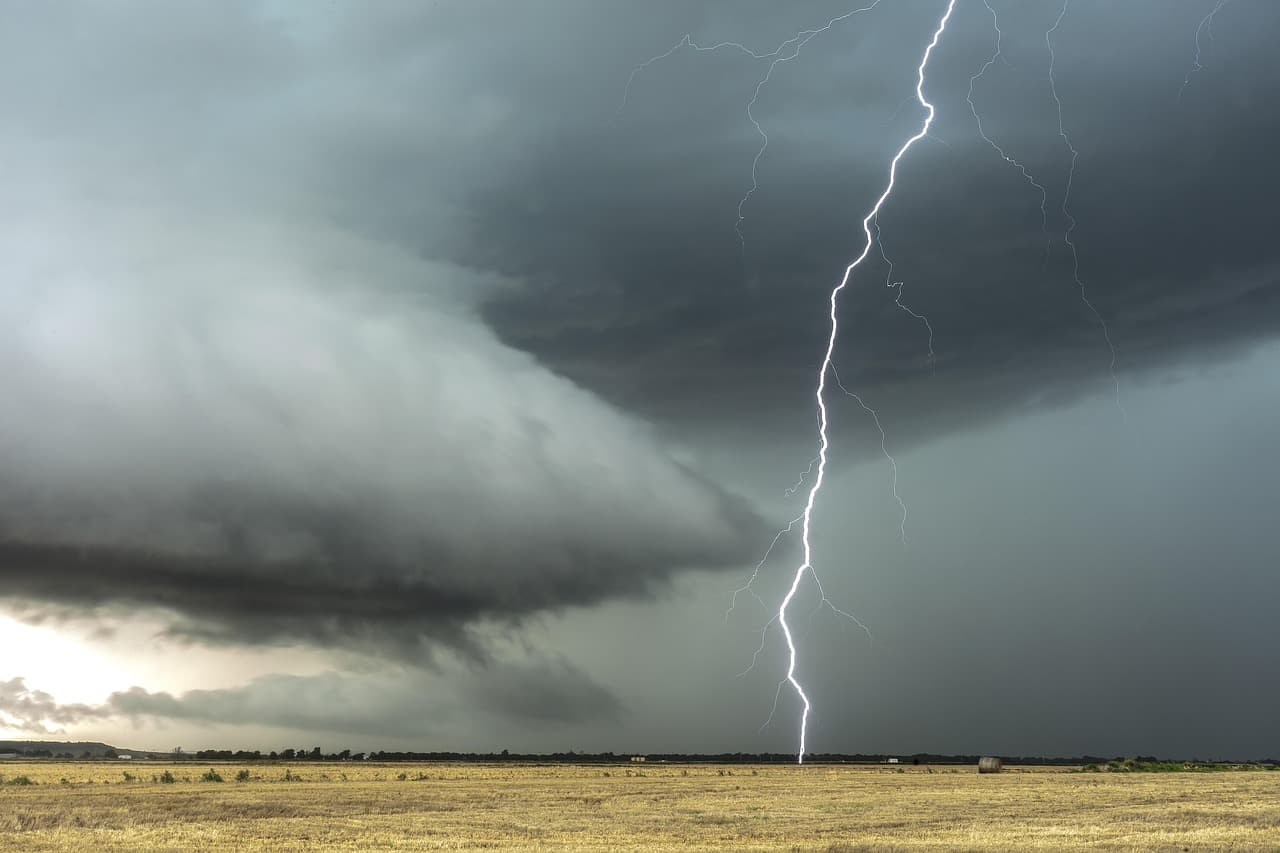Alerta amarelo de tempestade é emitido para dez estados brasileiros
