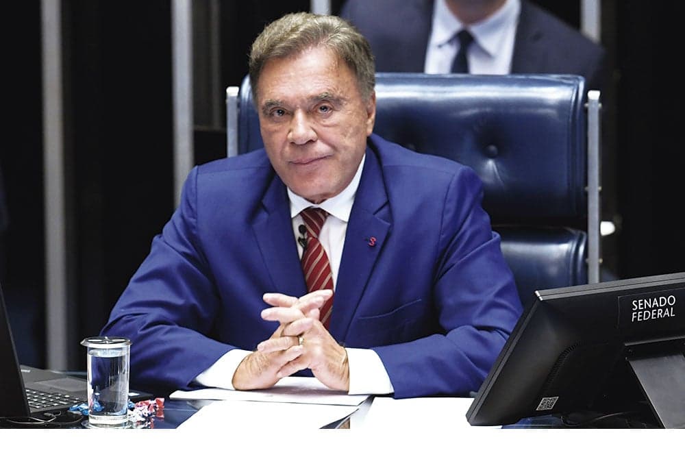 Alvaro Dias lidera pesquisas para Senado no Paraná