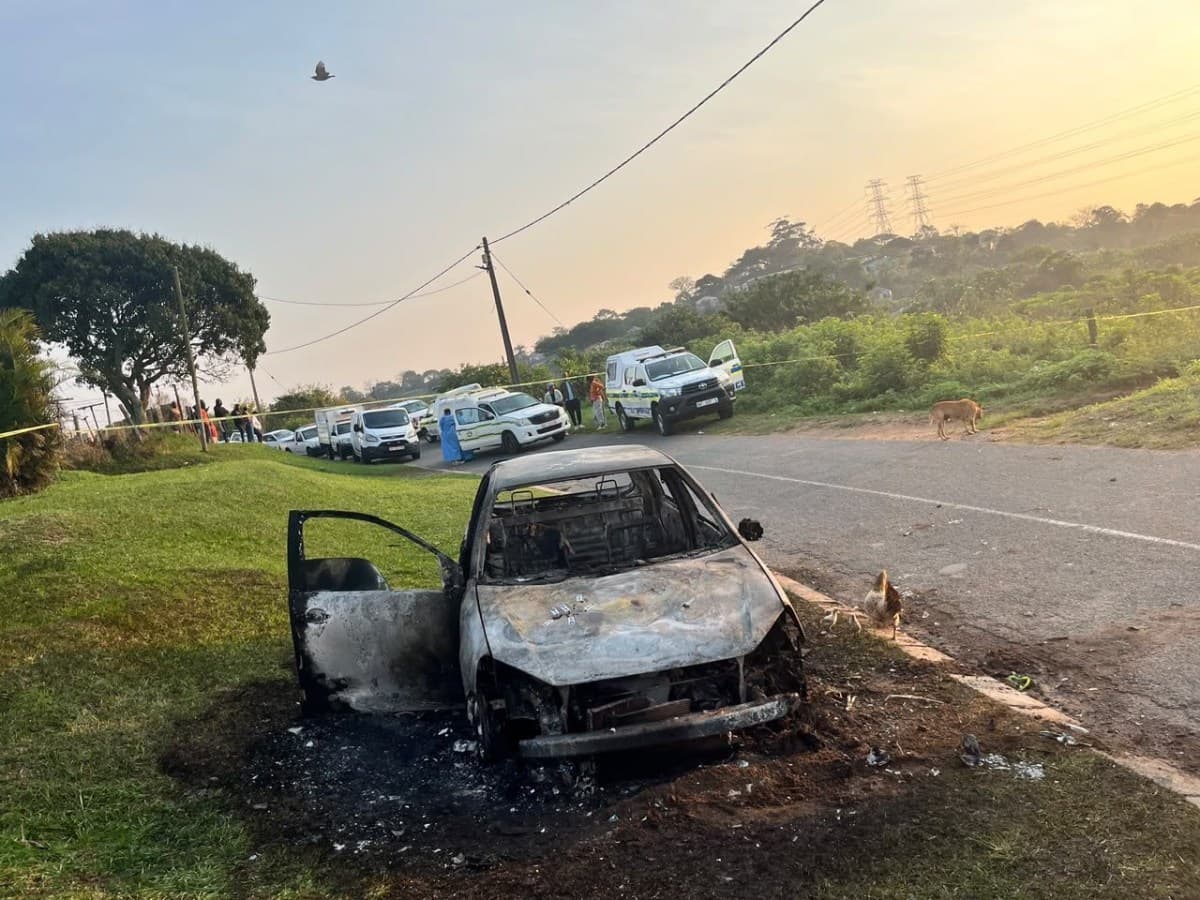 Atiradores atacam festa em Durban, causando 11 mortes e 3 feridos